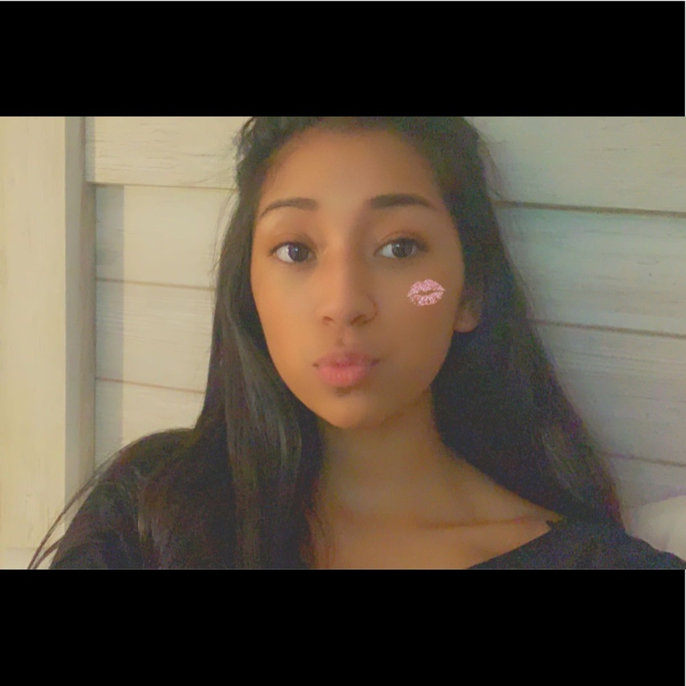 Meet your Posher, Daniela